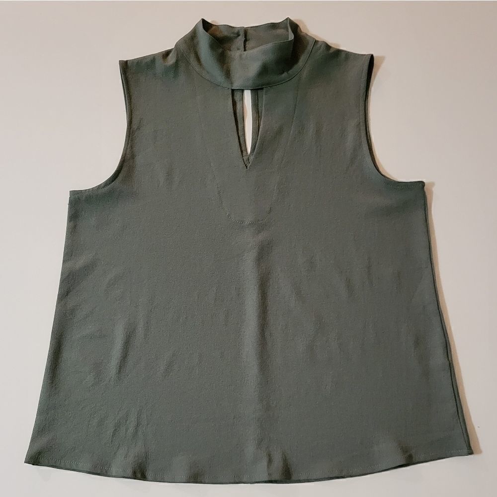 Paper Crane Keyhole Neckline Tank Blouse